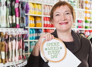 Lake City Yarn Shop’s “Puffs and Muffs” Craft Nights Build Community Among Local Business Owners