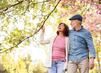 Morning Sidewalk Traffic Report: Couple Just Fucking Standing There