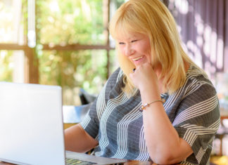 Liberated Woman Excited to Leave First Scathing Yelp Review in Months