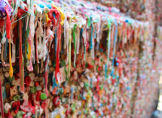 Gov. Inslee Under White House Pressure to Add Trump’s Face to Gum Wall