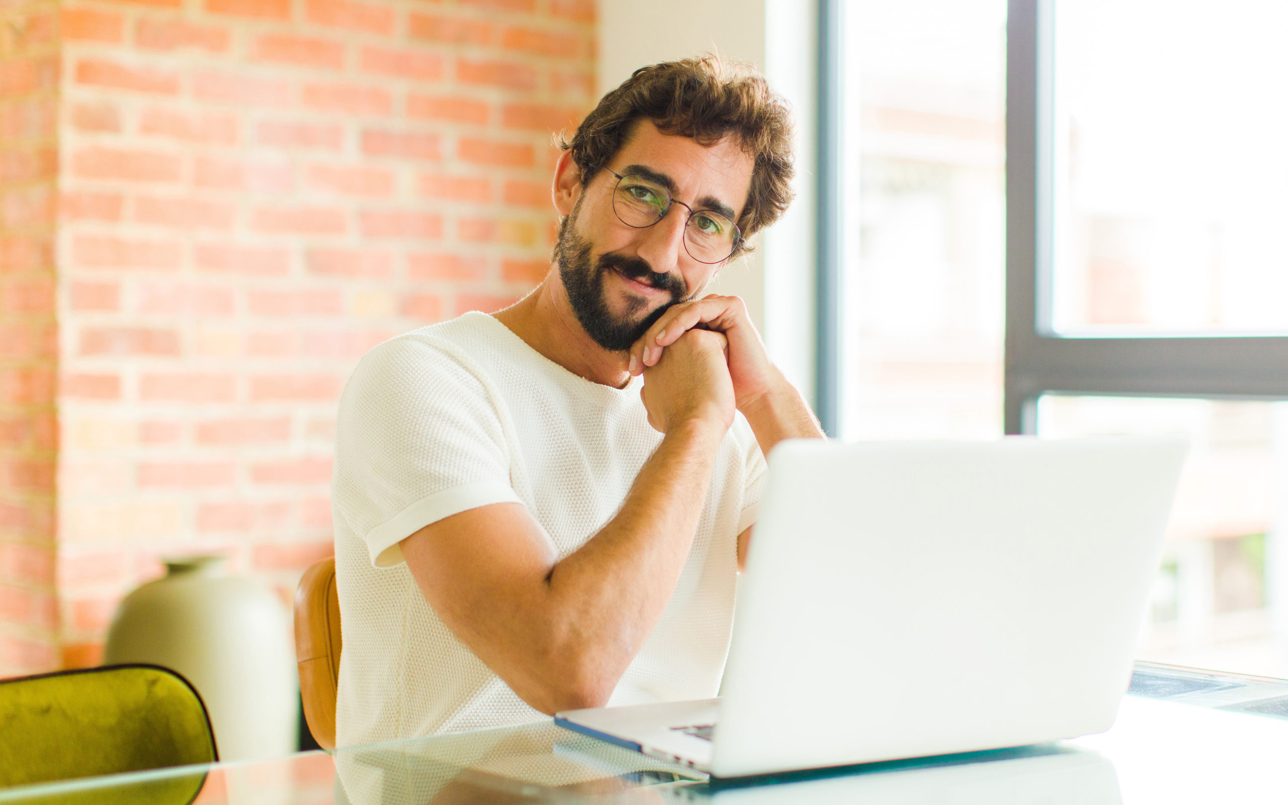 Modern-Day Casanova Sets First Zoom Date as ‘Recurring Meeting’