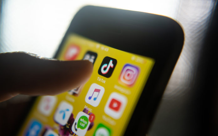 social media phone apps1600