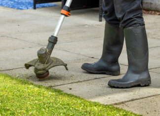 Lawn Care Daddy Edges Grass to Perfection