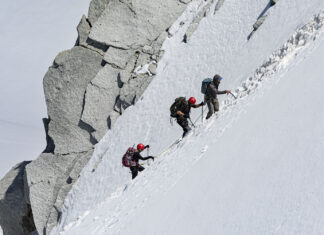 Group of Mountain Climbers Dies on Mountain Everyone Dies On