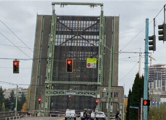 Doctor Called After University Bridge Stuck in Upright Position for Over 4 Hours