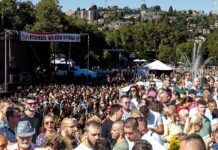 Bumbershoot Crowd Walks Out After Investigation Finds Festival Named After Umbrella